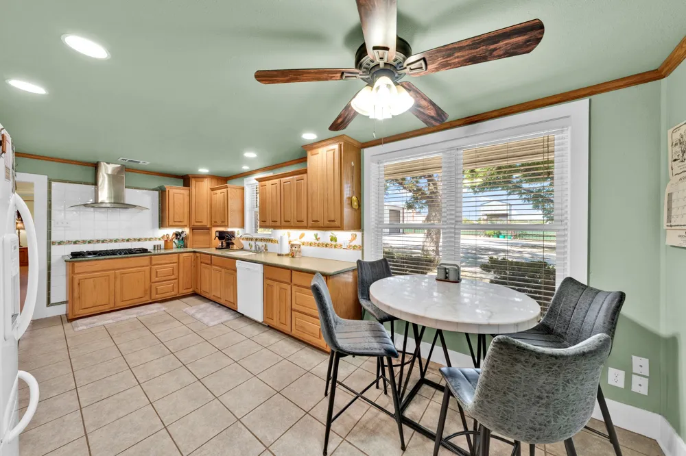 509 E Almante Avenue De Leon, TX 76444