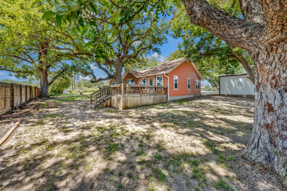 509 E Almante Avenue De Leon, TX 76444