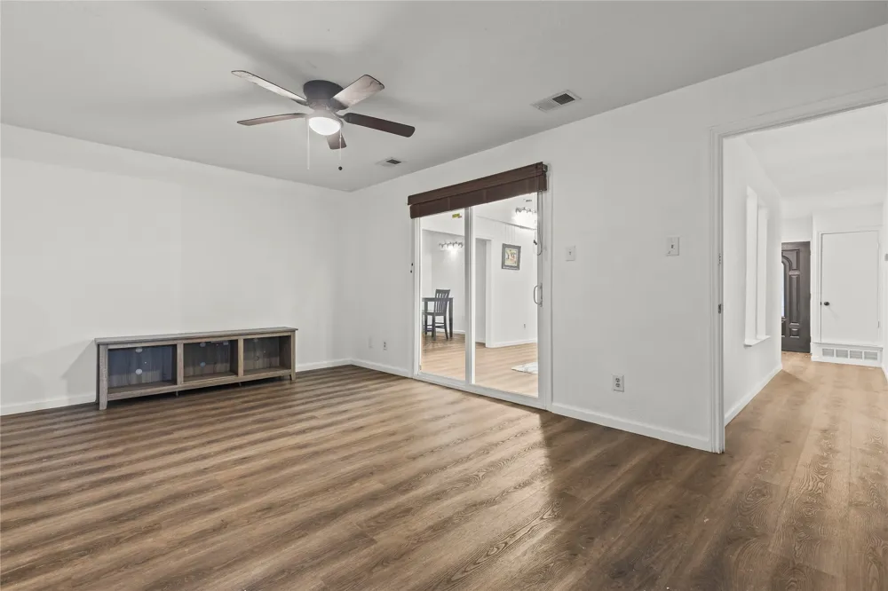 211 Willowwood Place Duncanville, TX 75116