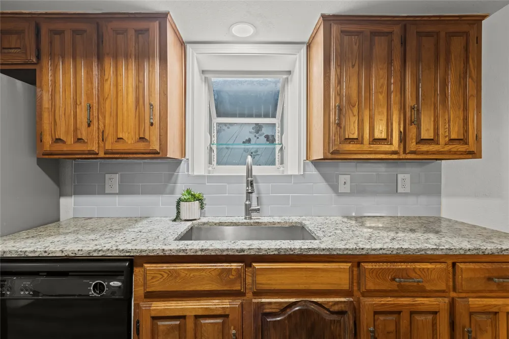 211 Willowwood Place Duncanville, TX 75116