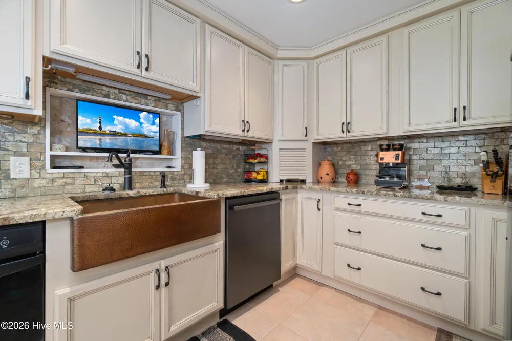102 Shoreline Drive Atlantic Beach, NC 28512