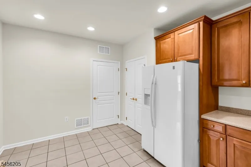7110 Westover Way #7110 Unit 7110 Franklin, NJ 08873