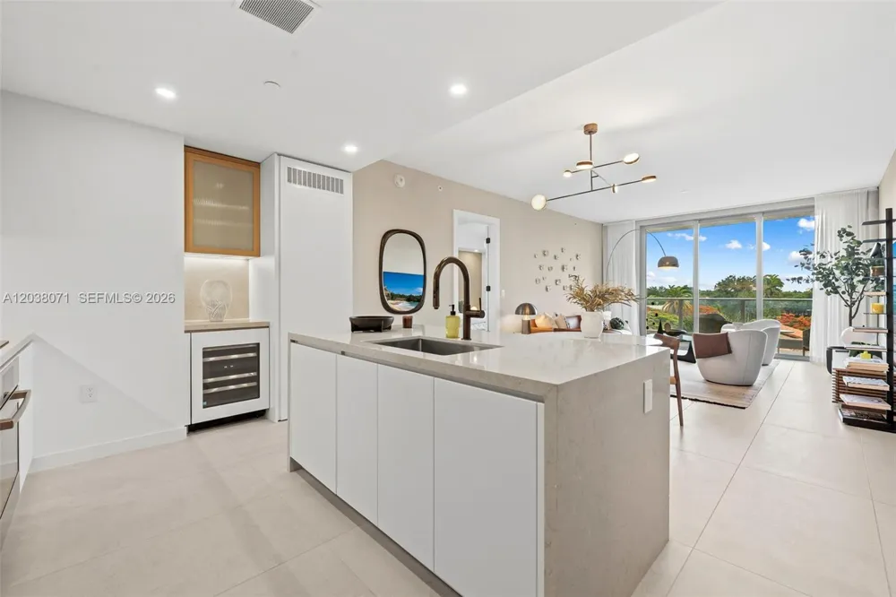 2200 Brickell Ave #308 Miami, FL 33129