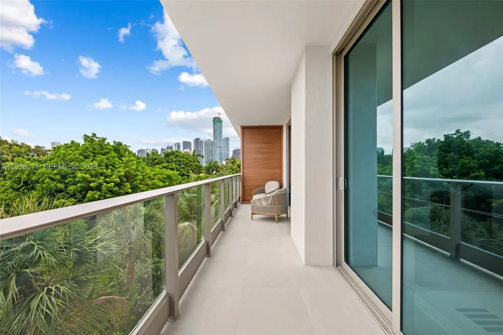 2200 Brickell Ave #308 Miami, FL 33129