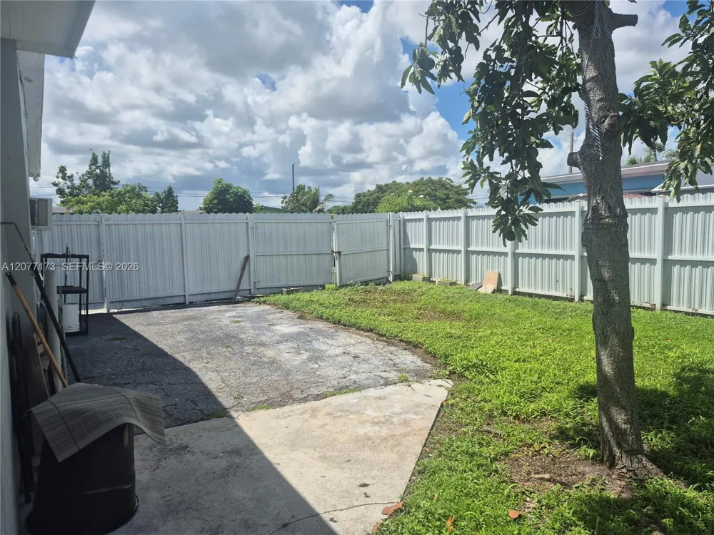 11285 SW 43rd St Miami, FL 33165