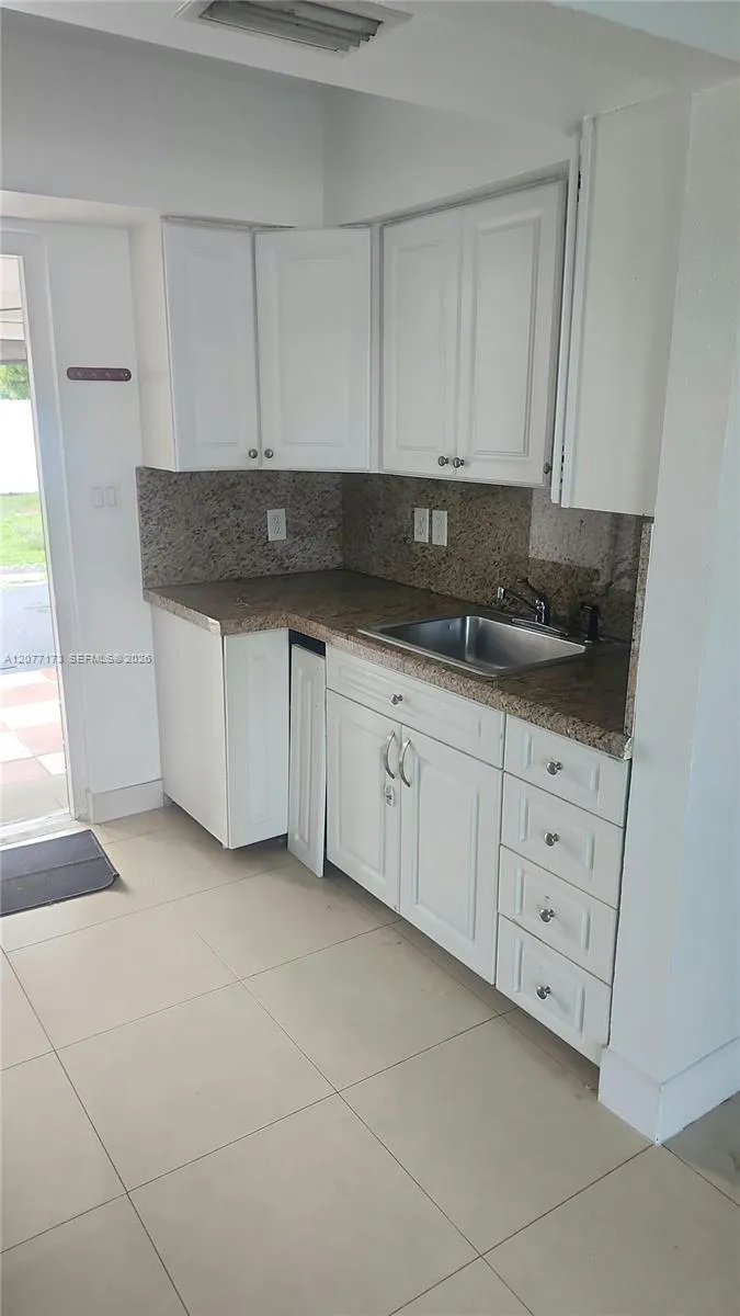 11285 SW 43rd St Miami, FL 33165