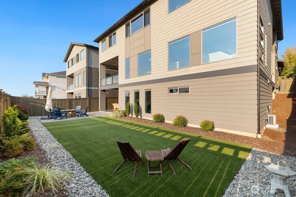 33569 Walnut Avenue SE Black Diamond, WA 98010