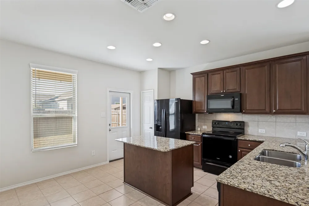 137 Miracle Drive Jarrell, TX 76537