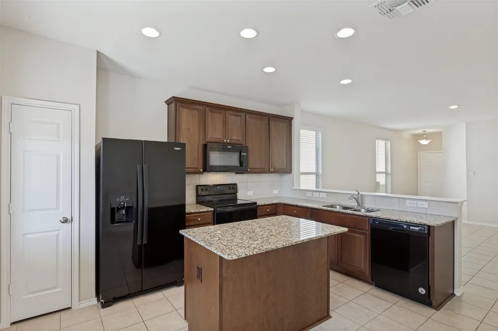 137 Miracle Drive Jarrell, TX 76537