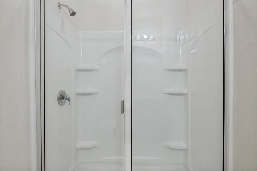 137 Miracle Drive Jarrell, TX 76537
