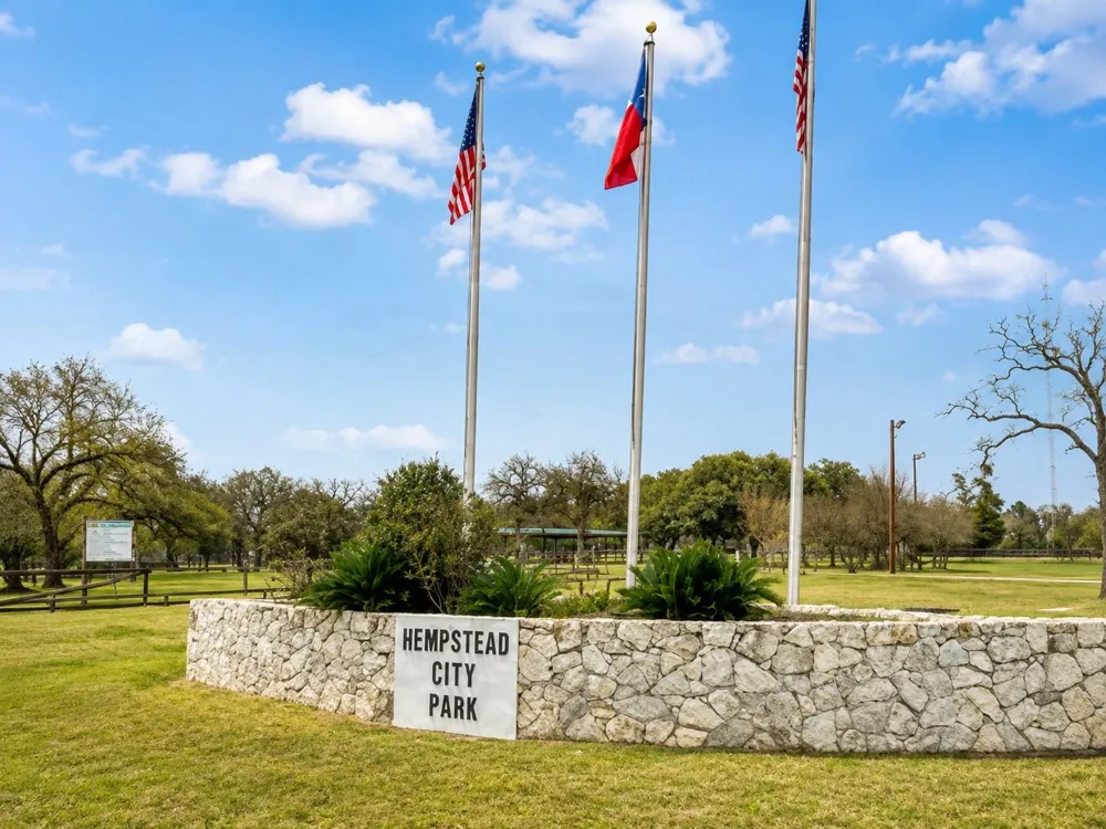 536 15th Street Hempstead, TX 77445