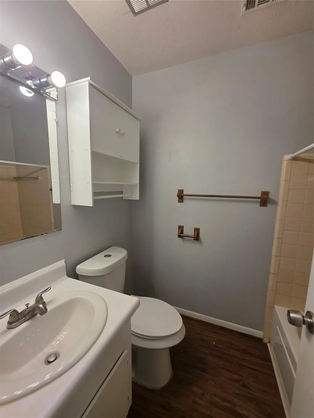 508 Avondale Lane Friendswood, TX 77546