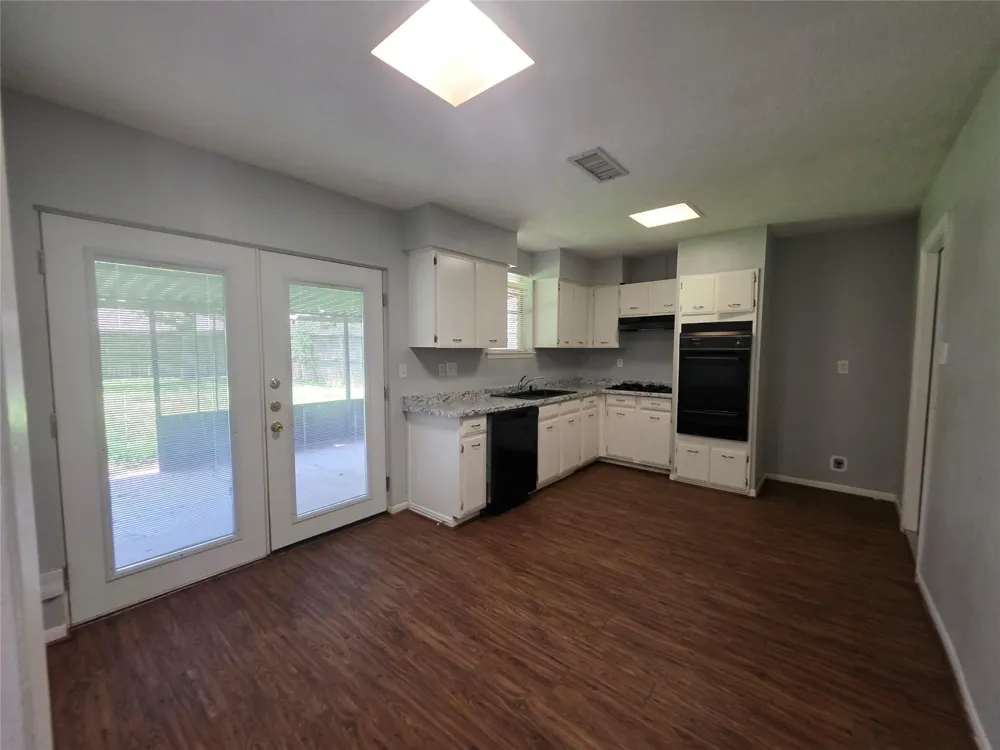 508 Avondale Lane Friendswood, TX 77546