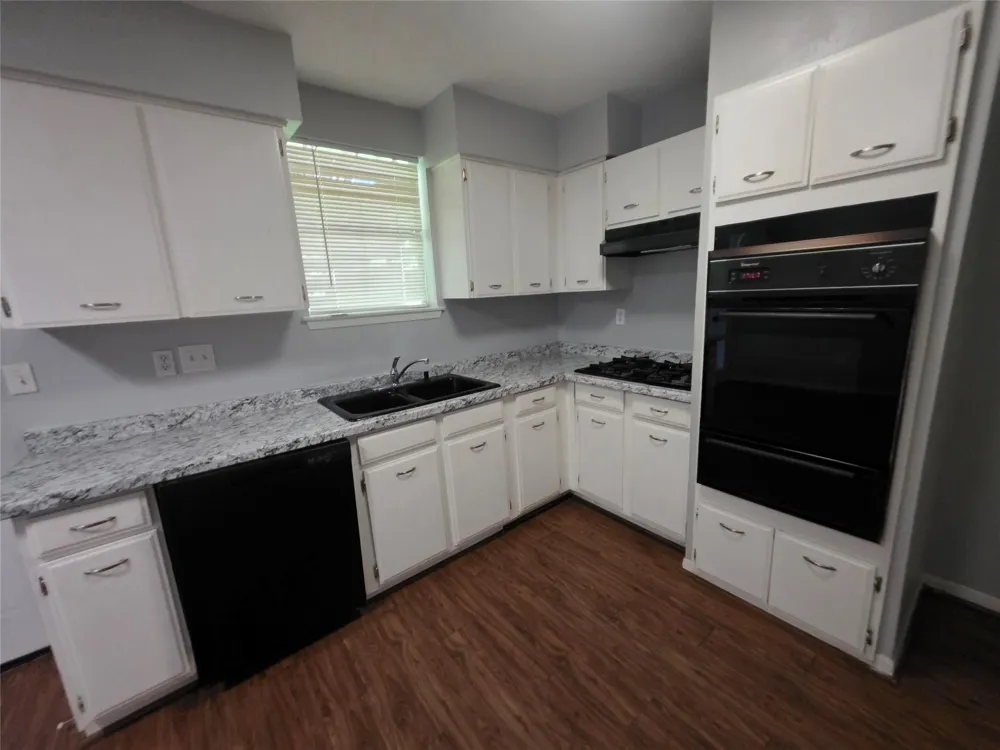 508 Avondale Lane Friendswood, TX 77546