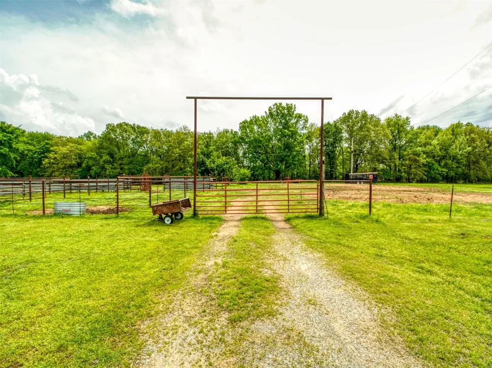19490 Hwy 113 Canadian, OK 74425