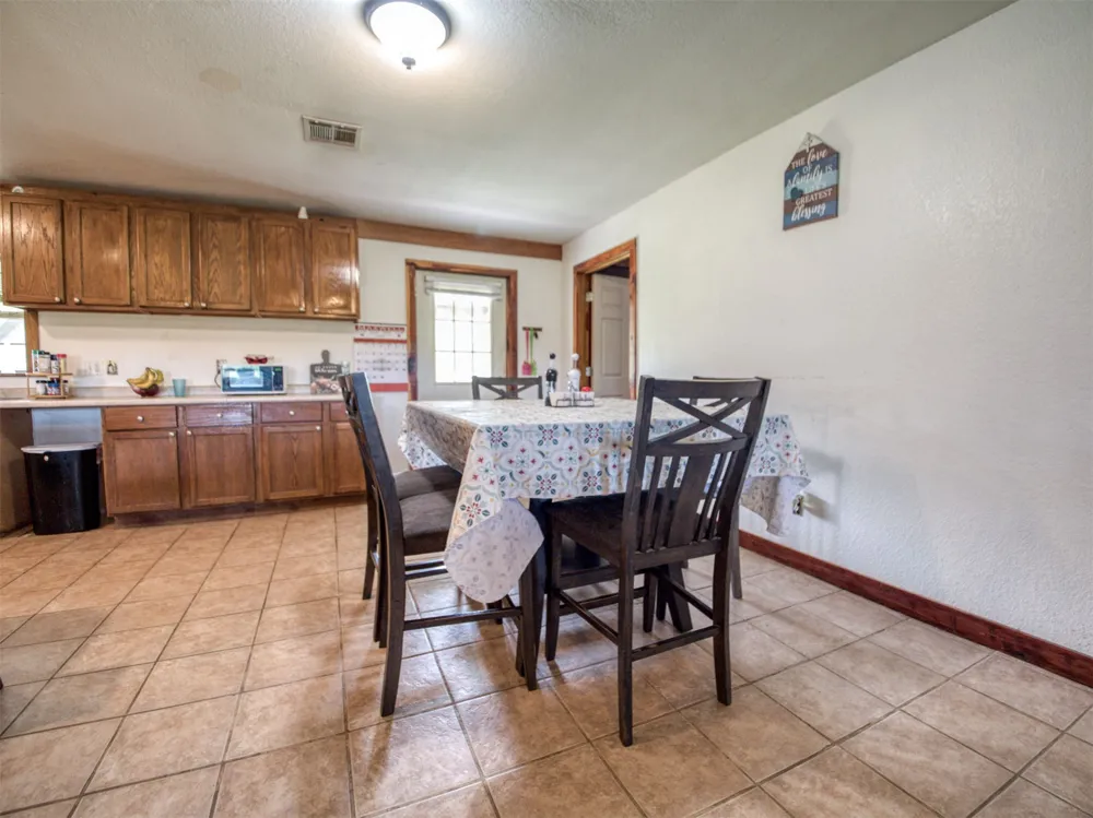 19490 Hwy 113 Canadian, OK 74425