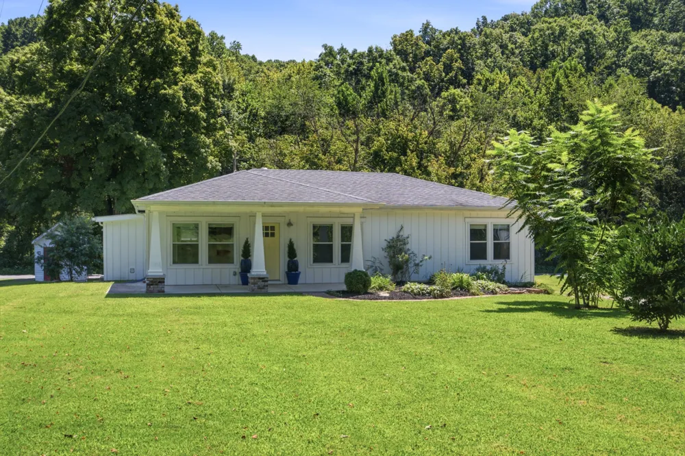 1389 Louisville Hwy Goodlettsville, TN 37072