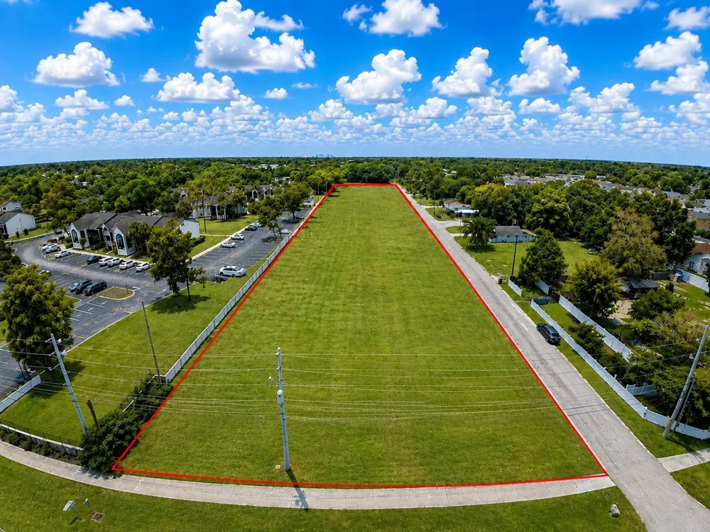 8010 CAROLINA LANE Orlando, FL 32825