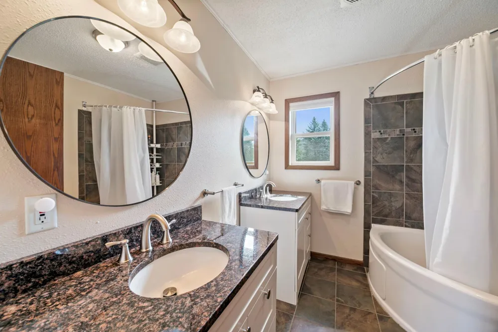 671 Kinney Road Hudson, WI 54016