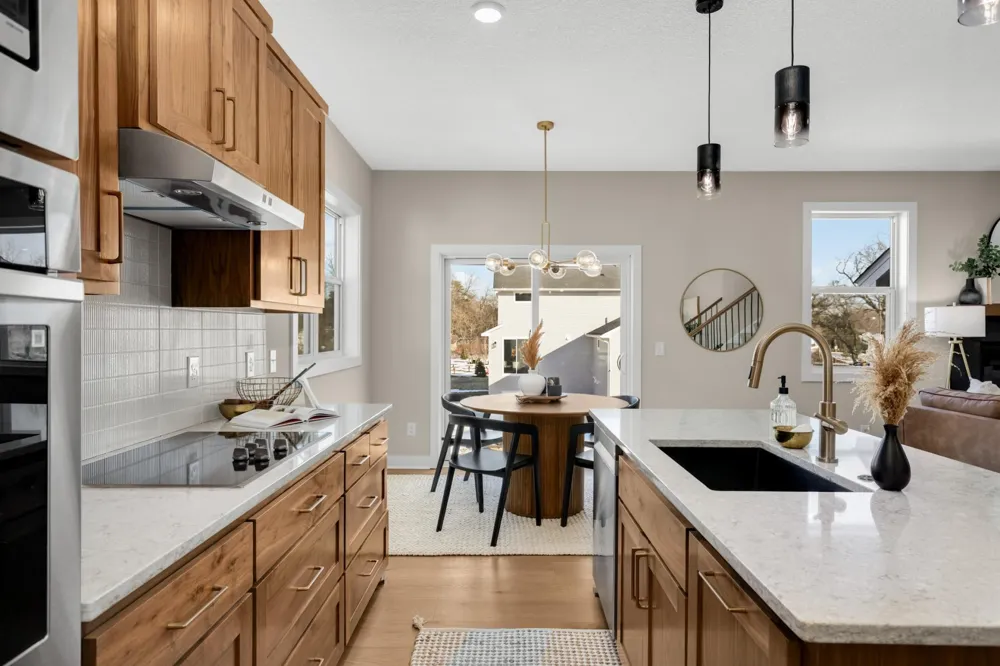 2164 Eustis Roseville, MN 55113