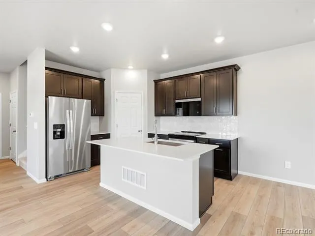 2197 E 164th Avenue Thornton, CO 80602