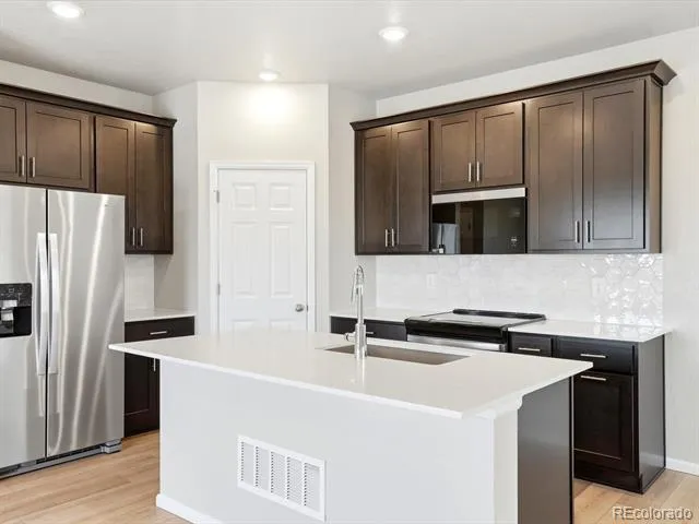 2197 E 164th Avenue Thornton, CO 80602