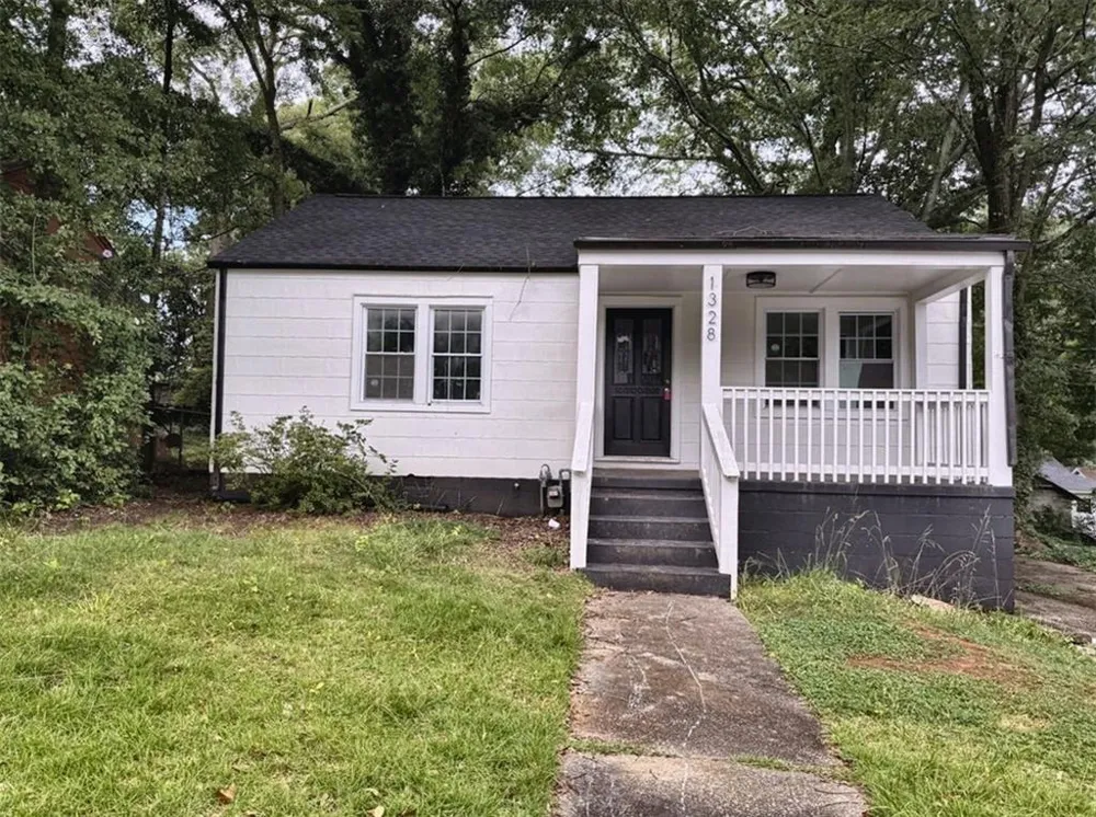 1328 Womack East Point, GA 30344