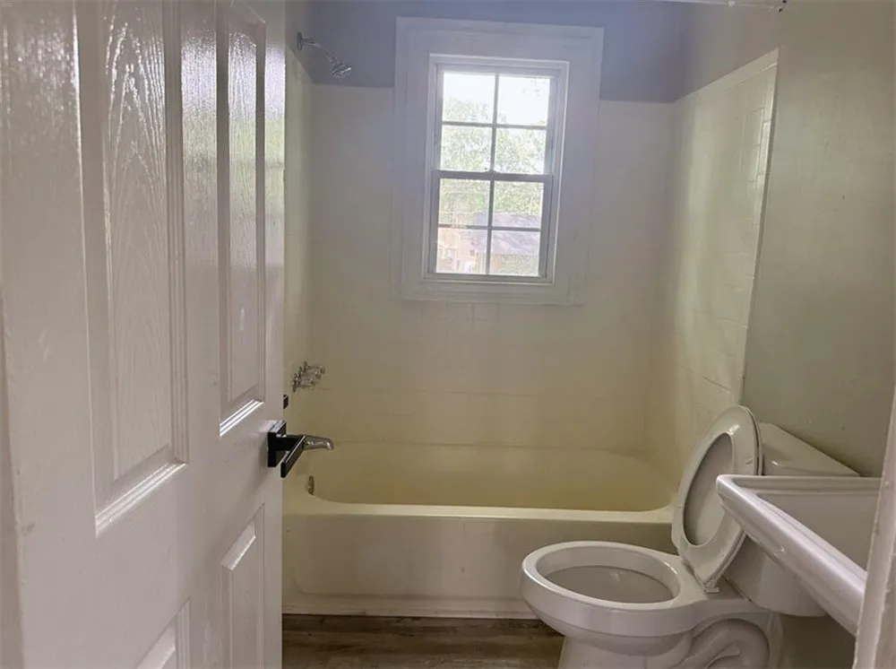 1328 Womack East Point, GA 30344