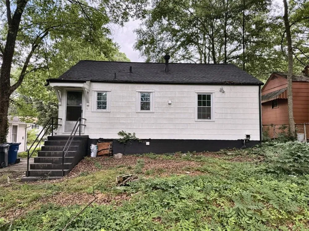 1328 Womack East Point, GA 30344