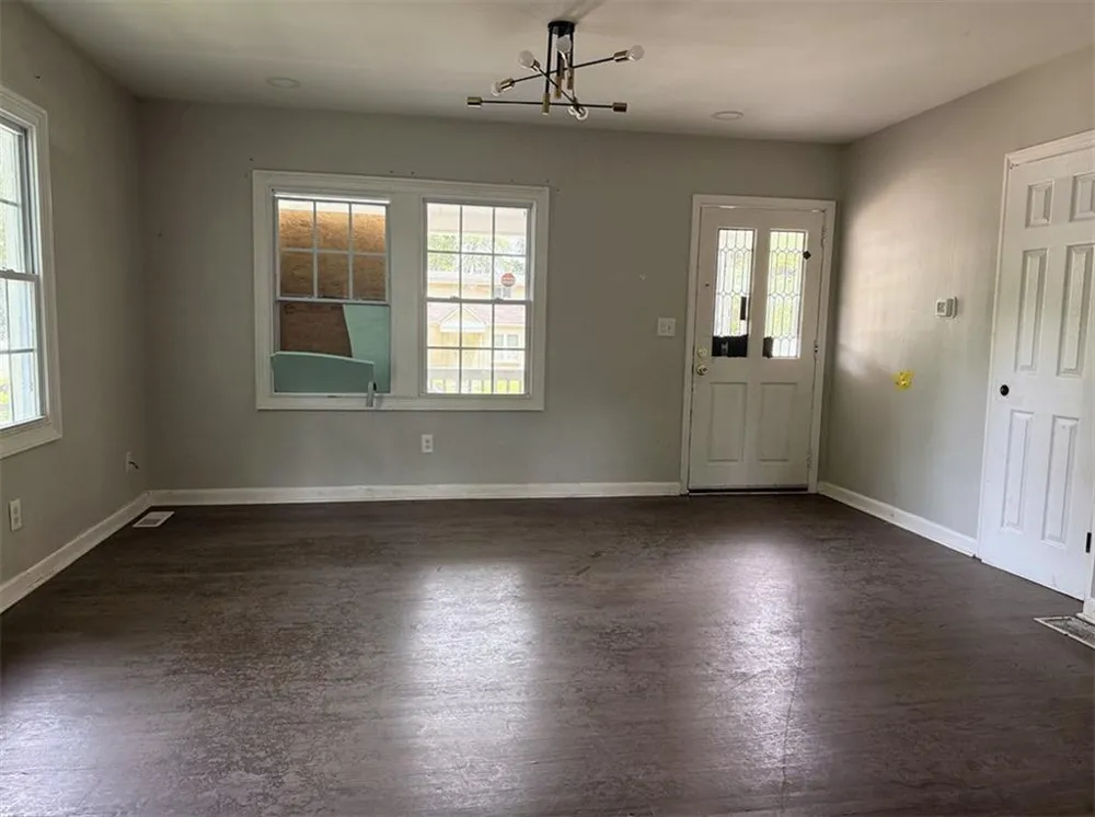 1328 Womack East Point, GA 30344