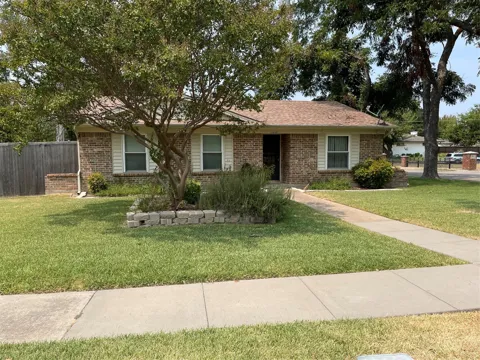 1633 Wisteria Way