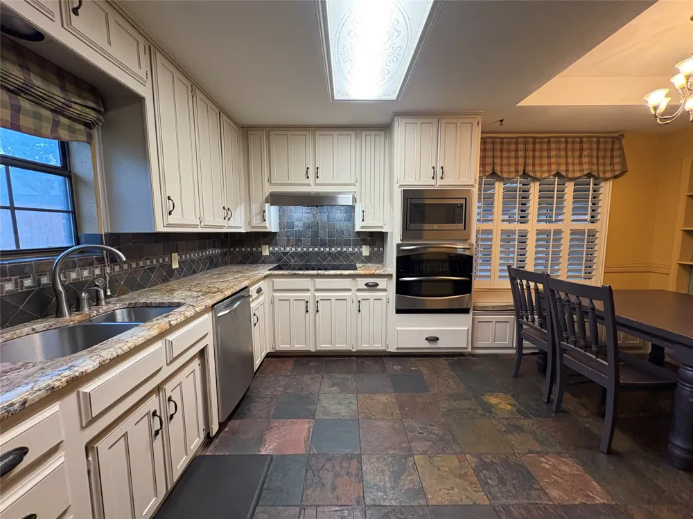990 Oak Ridge Drive Keller, TX 76248