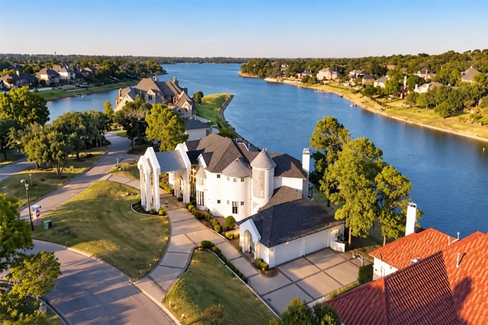 656 Timbercrest Circle Highland Village, TX 75077