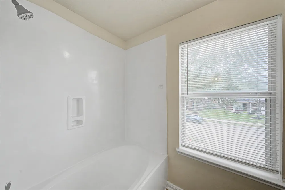 1111 Auburn View Lane Fresno, TX 77545