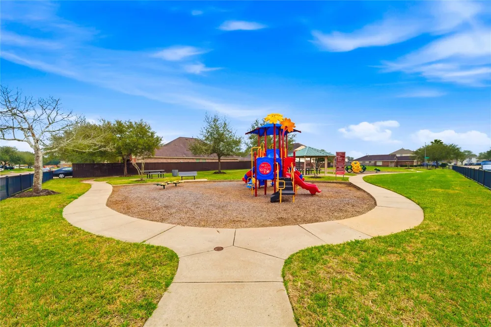 1111 Auburn View Lane Fresno, TX 77545