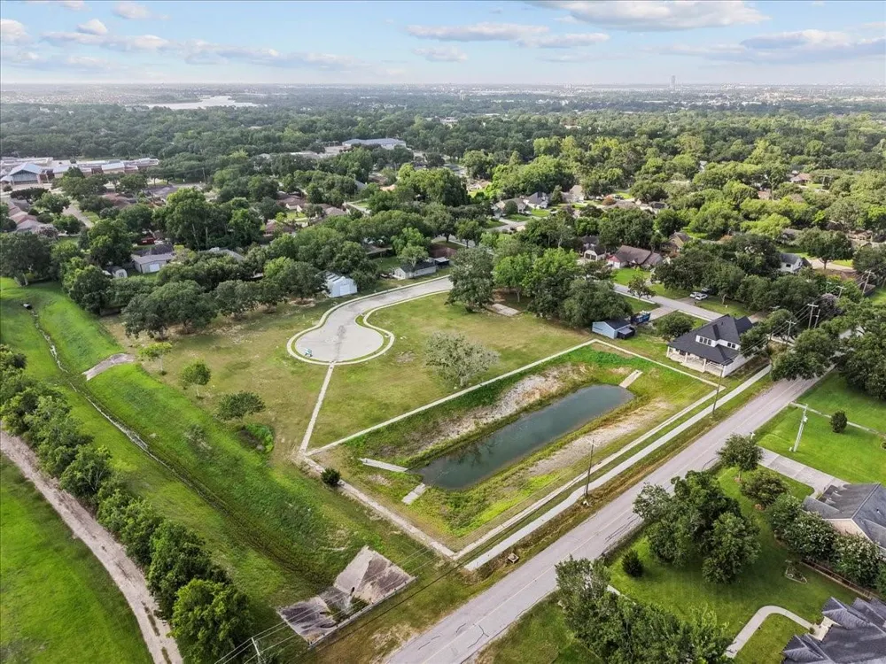 616 Acorn Creek Way League City, TX 77573