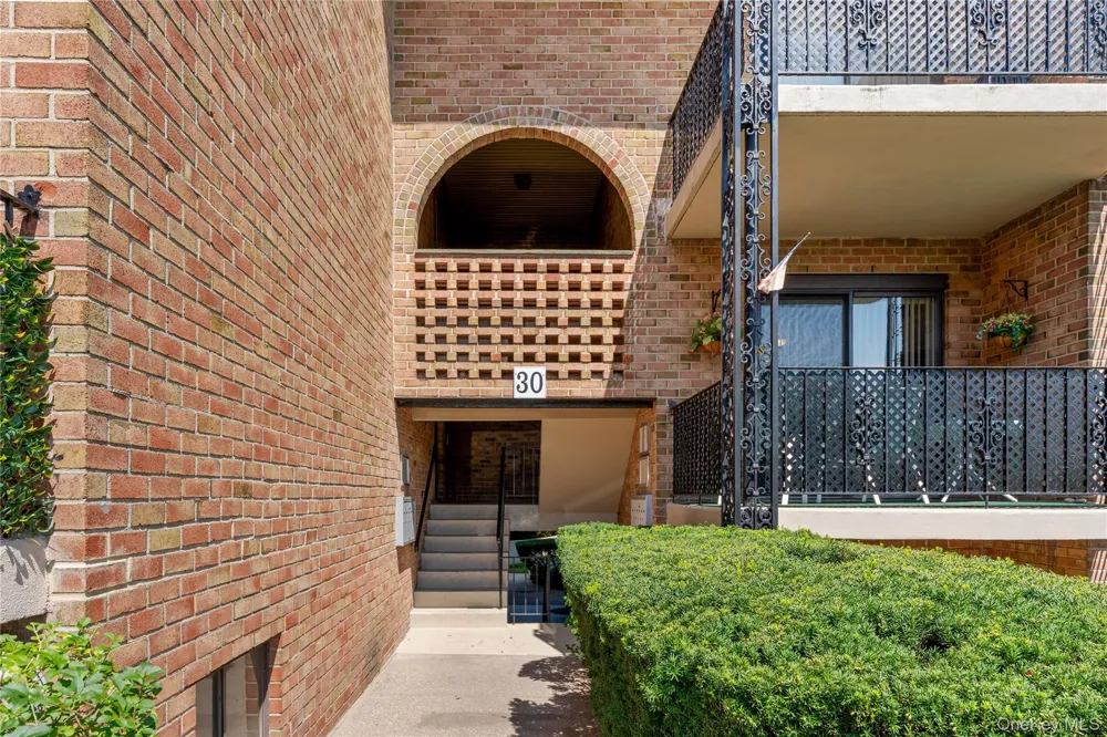 30 Gateway Road #102N Yonkers, NY 10701