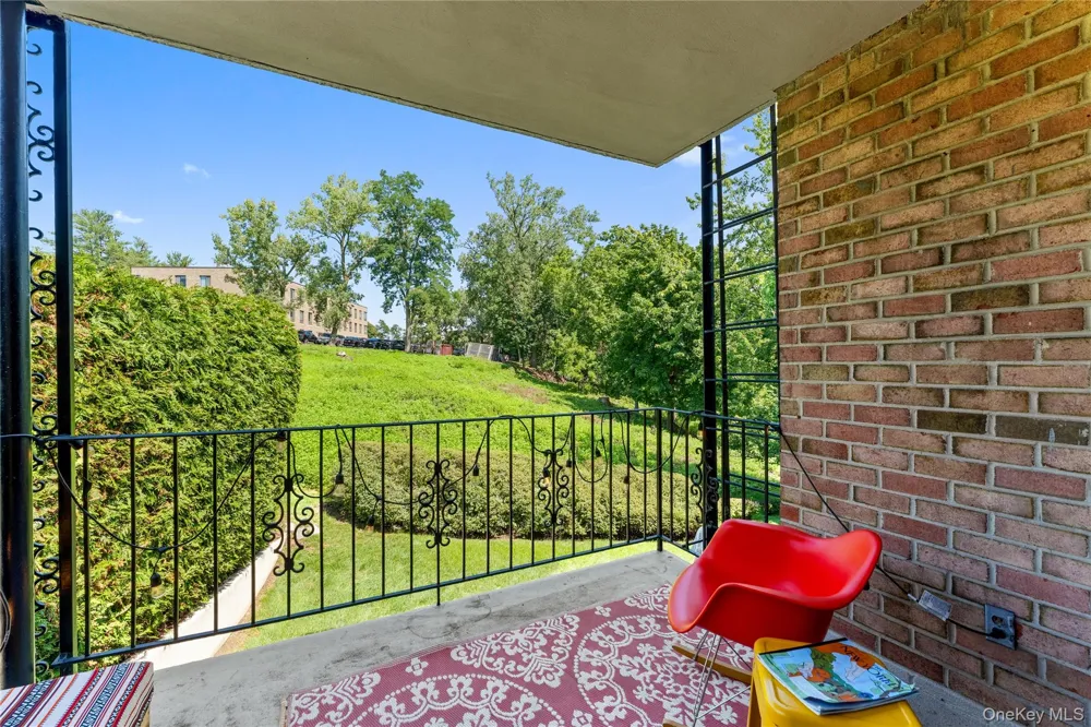 30 Gateway Road #102N Yonkers, NY 10701