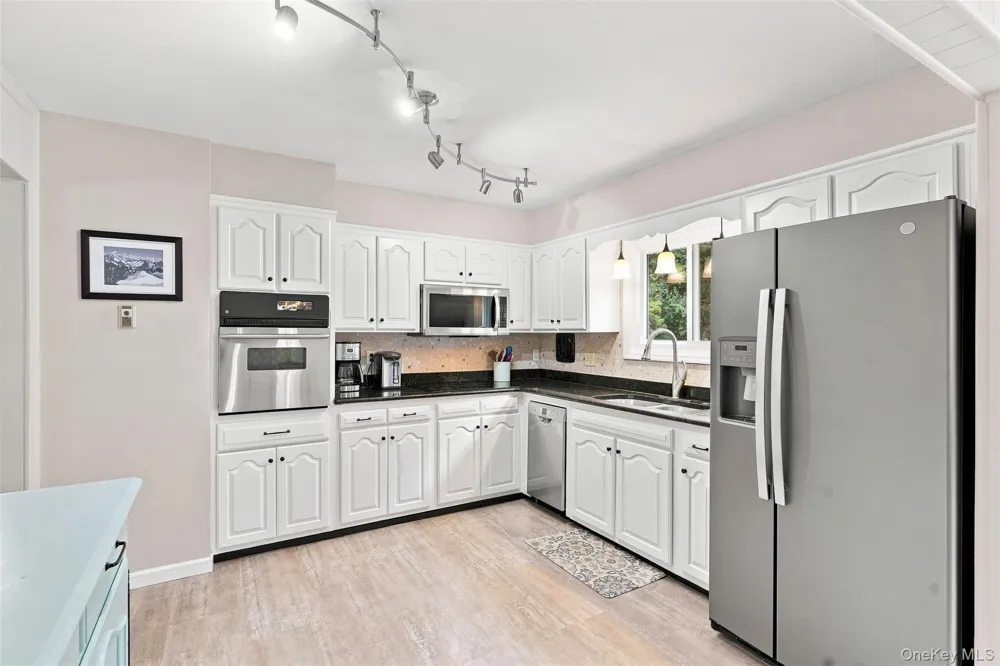 21 Smith Street Red Hook, NY 12571