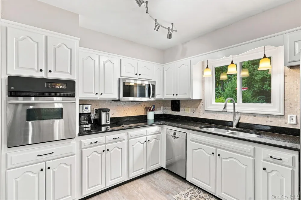 21 Smith Street Red Hook, NY 12571