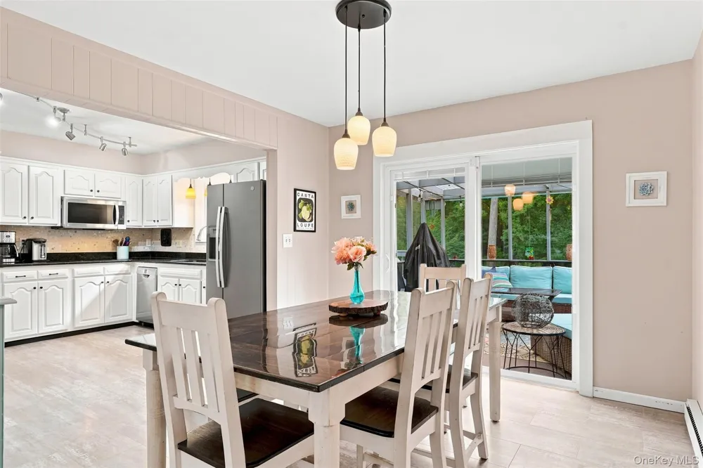 21 Smith Street Red Hook, NY 12571