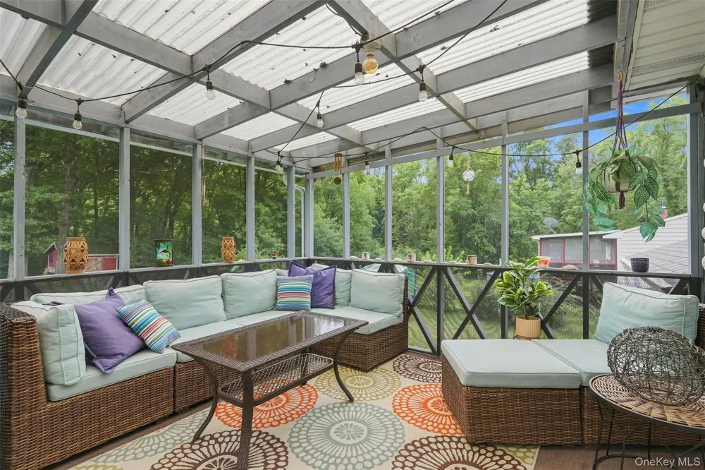 21 Smith Street Red Hook, NY 12571