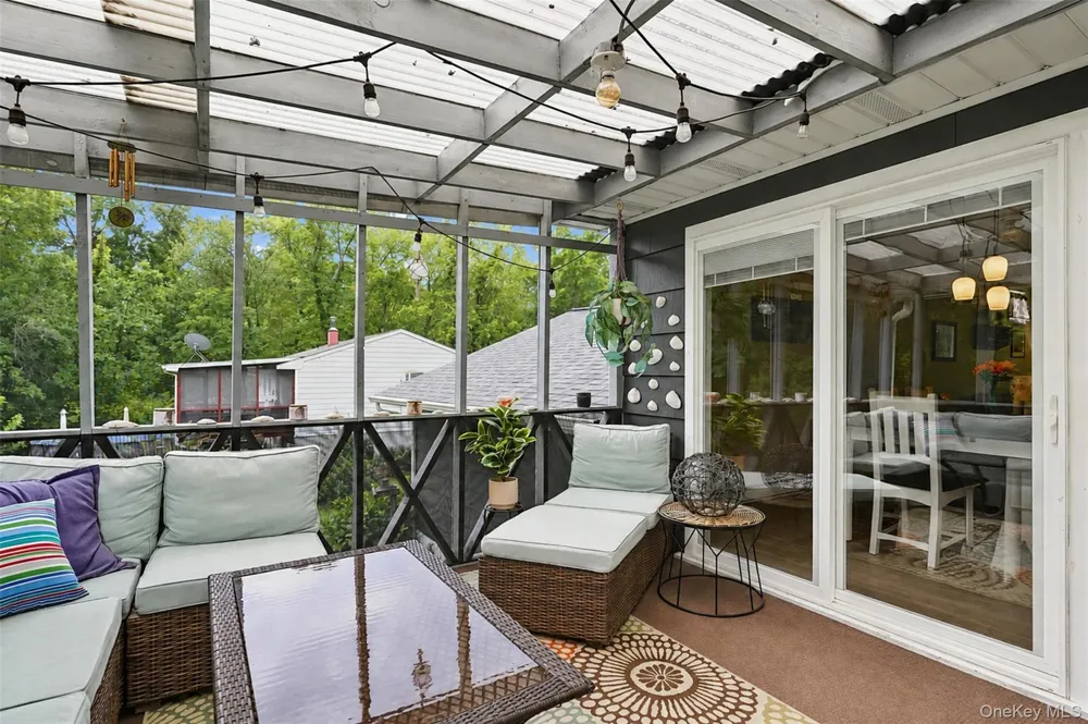 21 Smith Street Red Hook, NY 12571