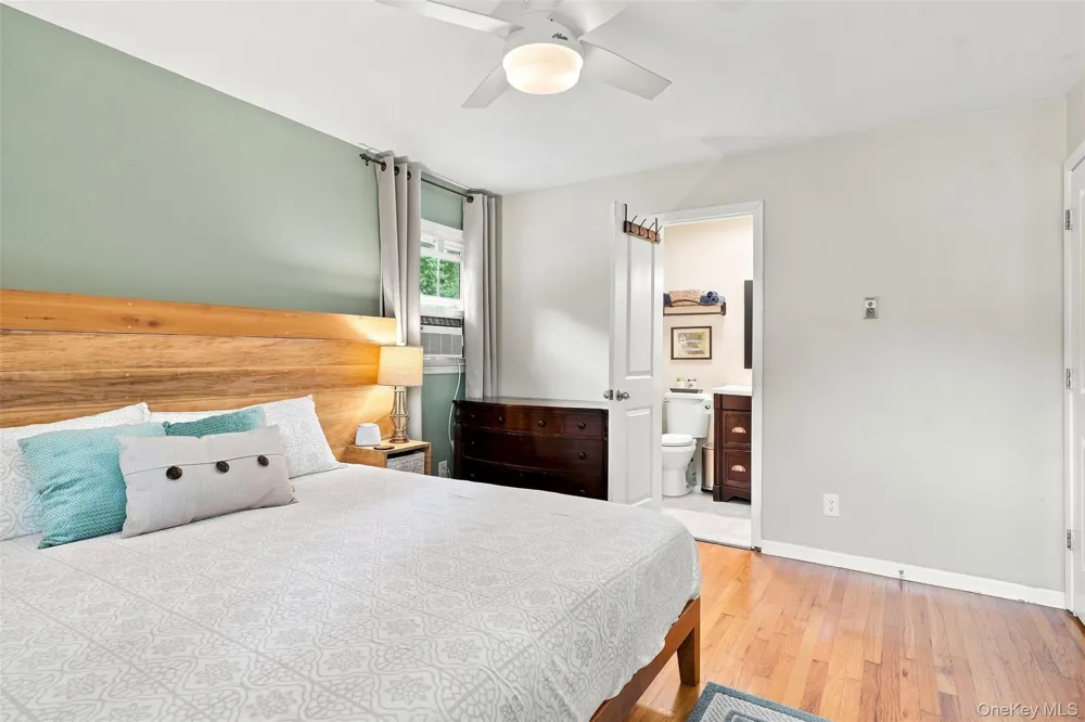 21 Smith Street Red Hook, NY 12571