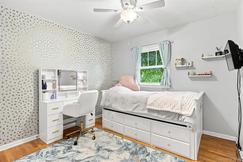 21 Smith Street Red Hook, NY 12571