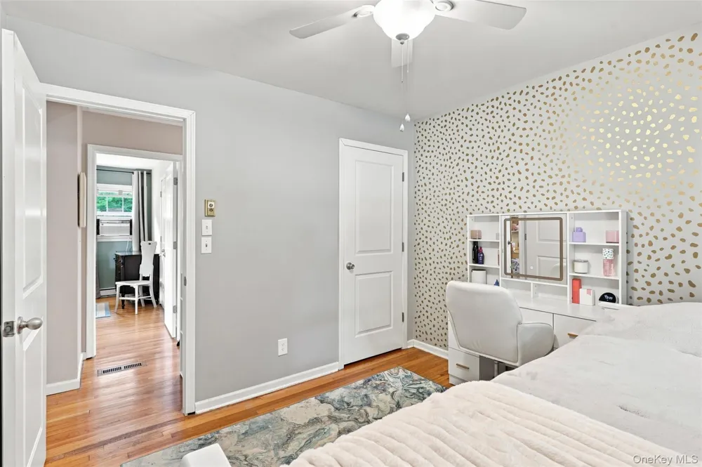 21 Smith Street Red Hook, NY 12571