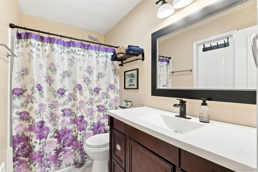 21 Smith Street Red Hook, NY 12571