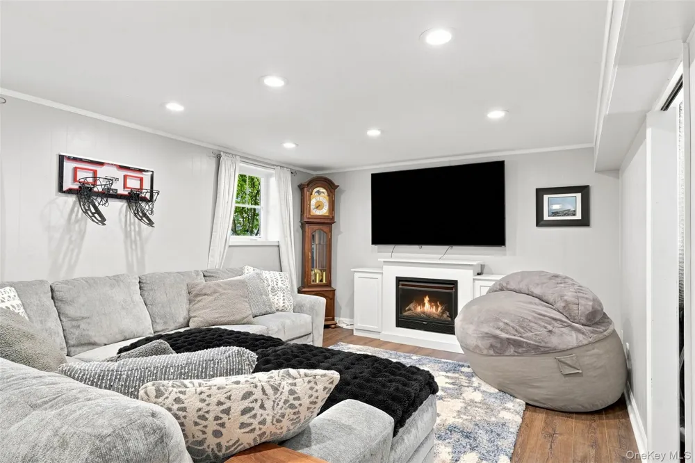 21 Smith Street Red Hook, NY 12571