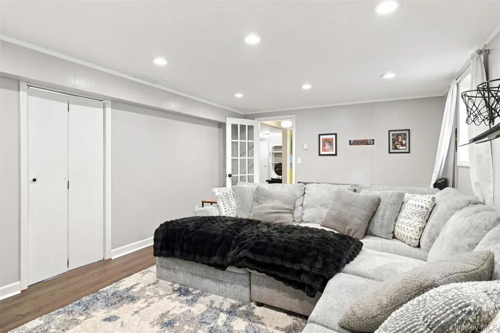 21 Smith Street Red Hook, NY 12571