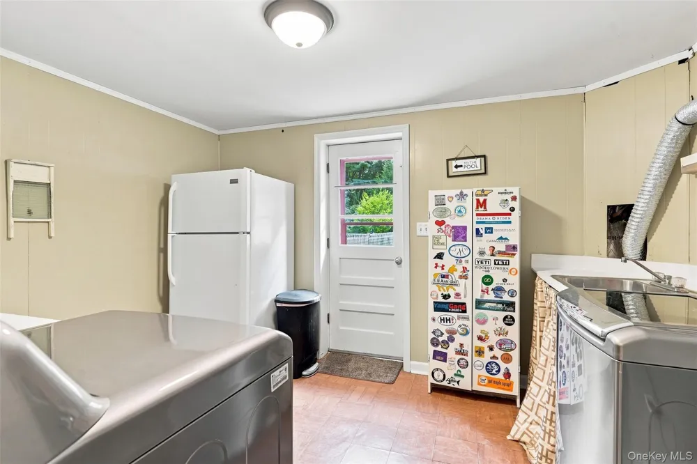 21 Smith Street Red Hook, NY 12571